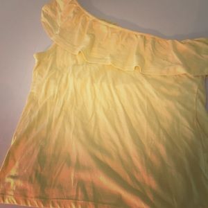 Yellow one shoulder ruffled shirt, XL in sz!